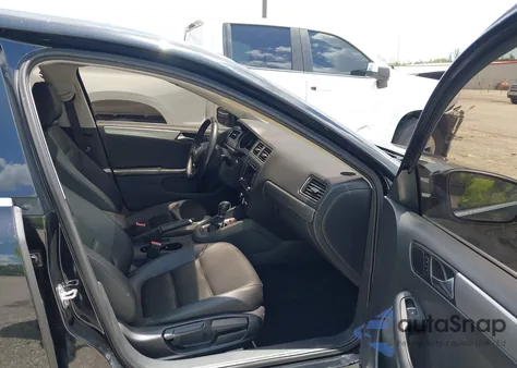 2015 Volkswagen Jetta 1.8T Se z USA, uszkodzony, nr VIN 3VWD17AJ6FM298085